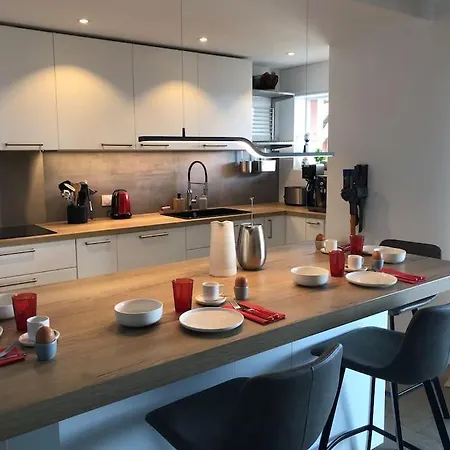 Superbe 3 Pieces Vue Mer A 2 Mn De La Plage, Terrasse, Piscine Et Parking Prive !